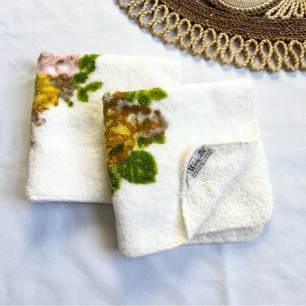 Vintage 70s Wamsutta Plush Floral Washcloths Set of Two